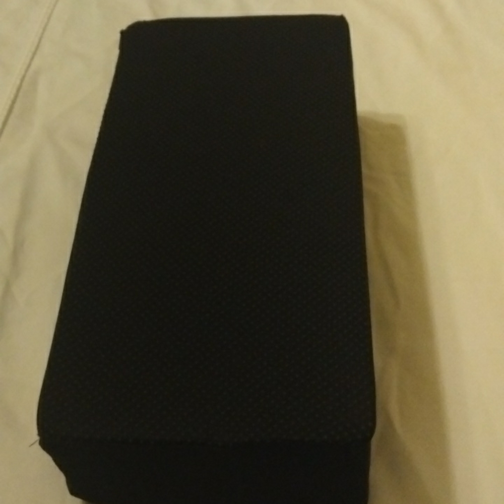 BBL Pillow ..Black - Picture 2 of 4